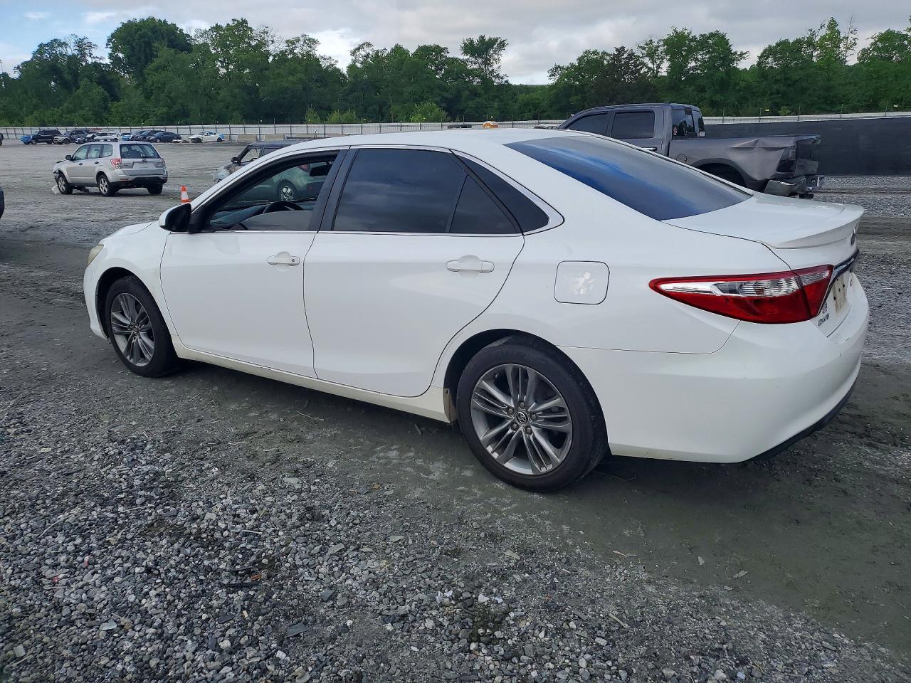 2016 TOYOTA CAMRY SE photo 4