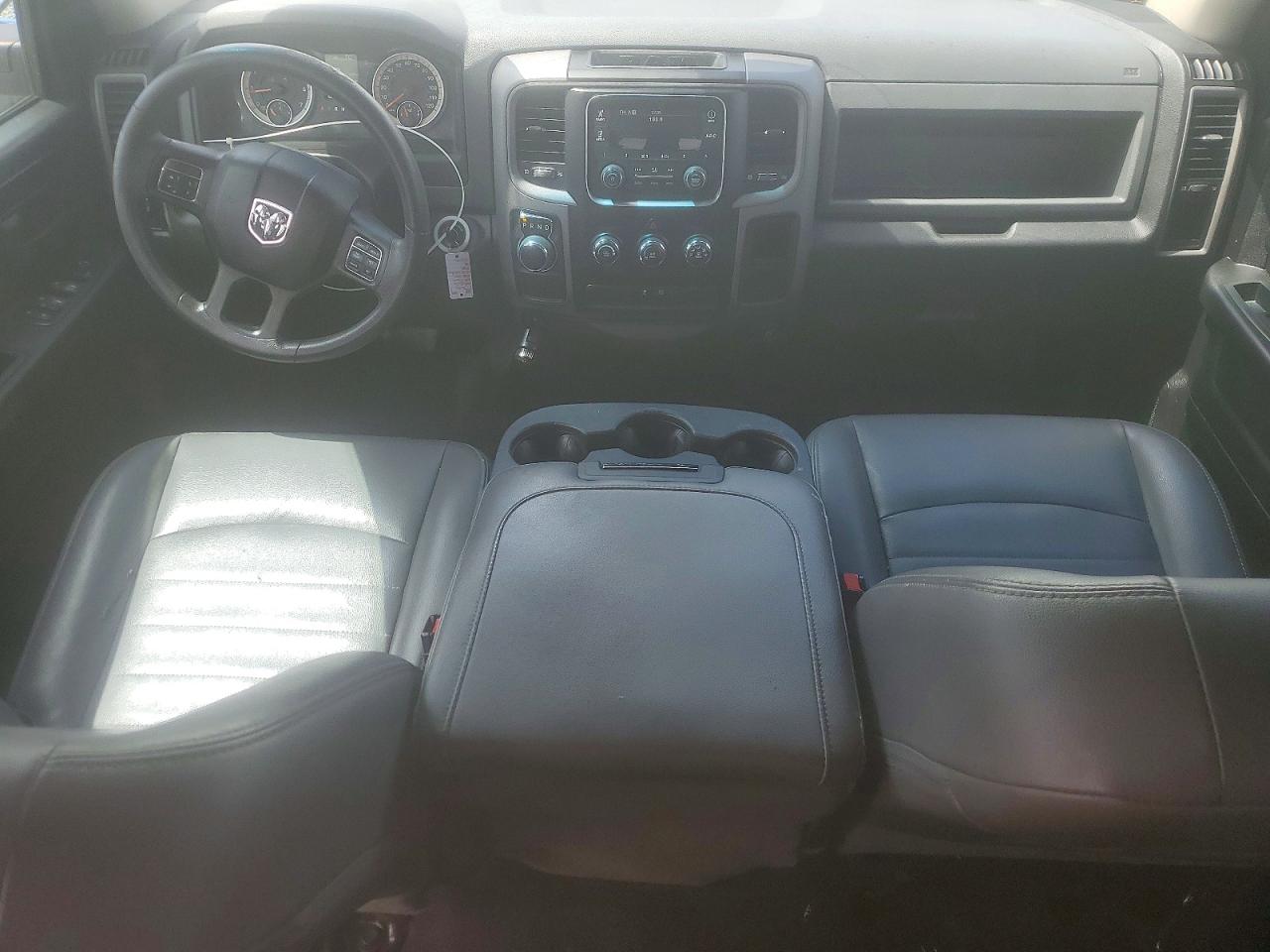 2016 RAM 1500 ST photo 15