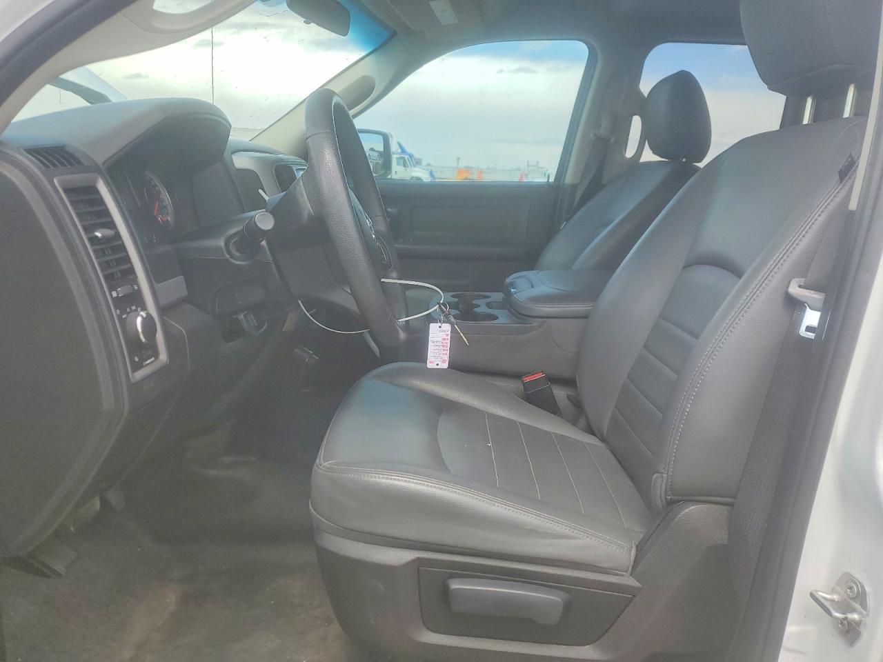 2016 RAM 1500 ST photo 13
