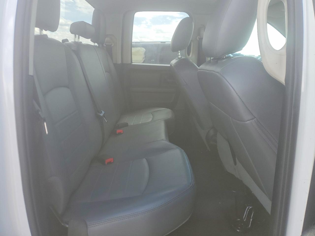2016 RAM 1500 ST photo 19