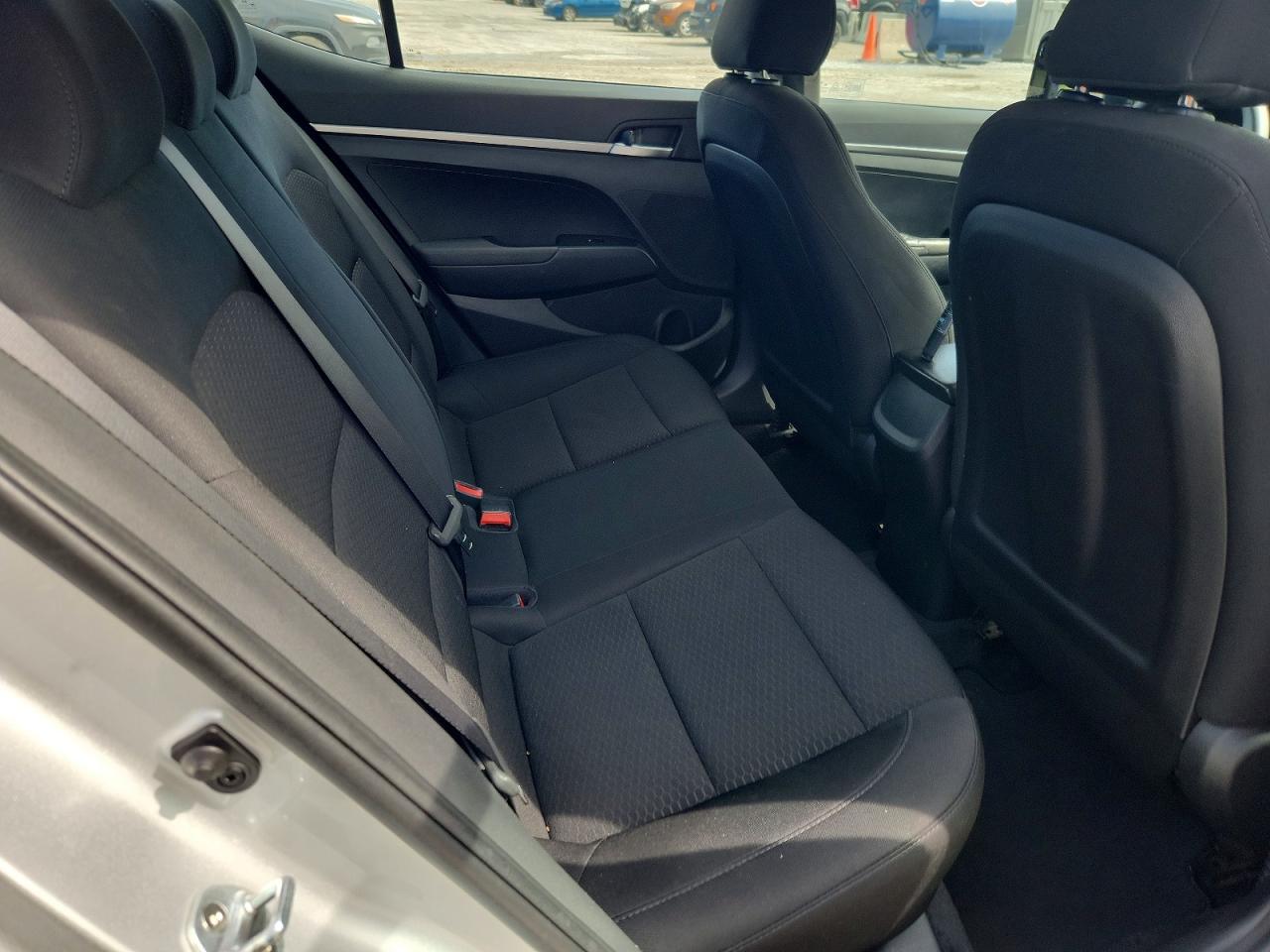 2019 HYUNDAI ELANTRA SE photo 28