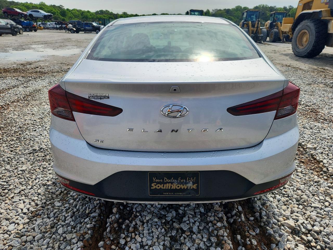 2019 HYUNDAI ELANTRA SE photo 16