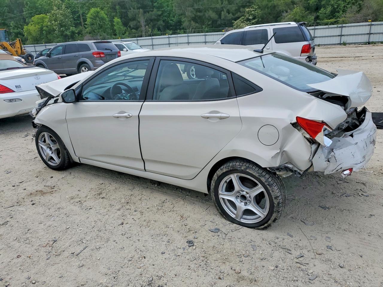2016 HYUNDAI ACCENT SE photo 3