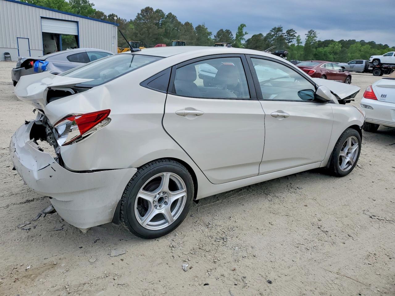 2016 HYUNDAI ACCENT SE photo 5