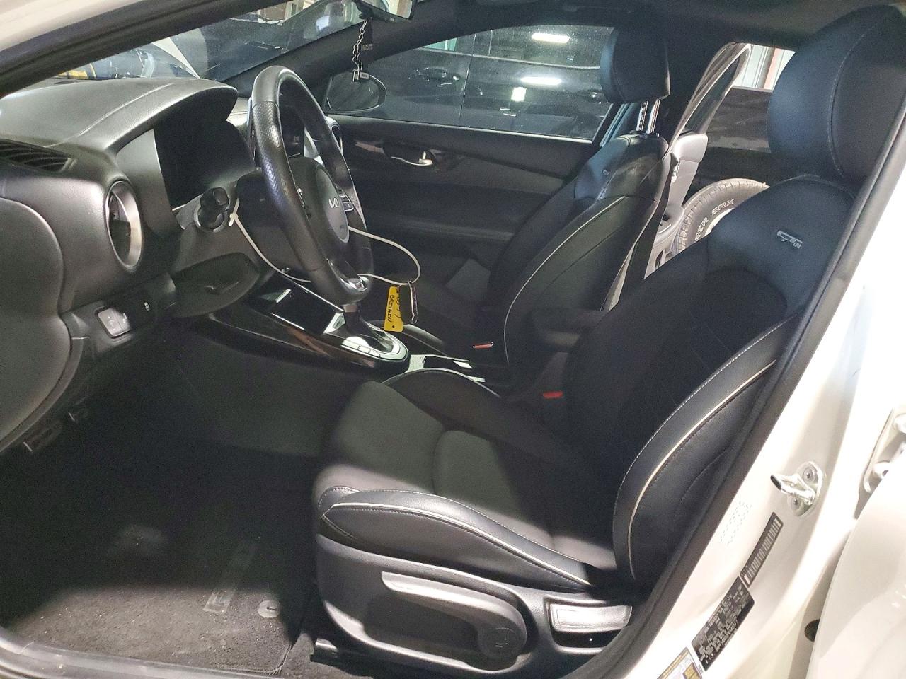 2023 KIA FORTE GT LINE photo 19