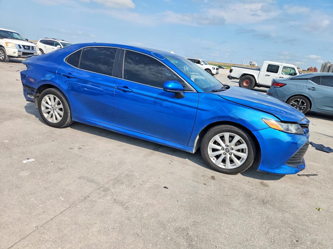 2019 TOYOTA CAMRY LE photo 7