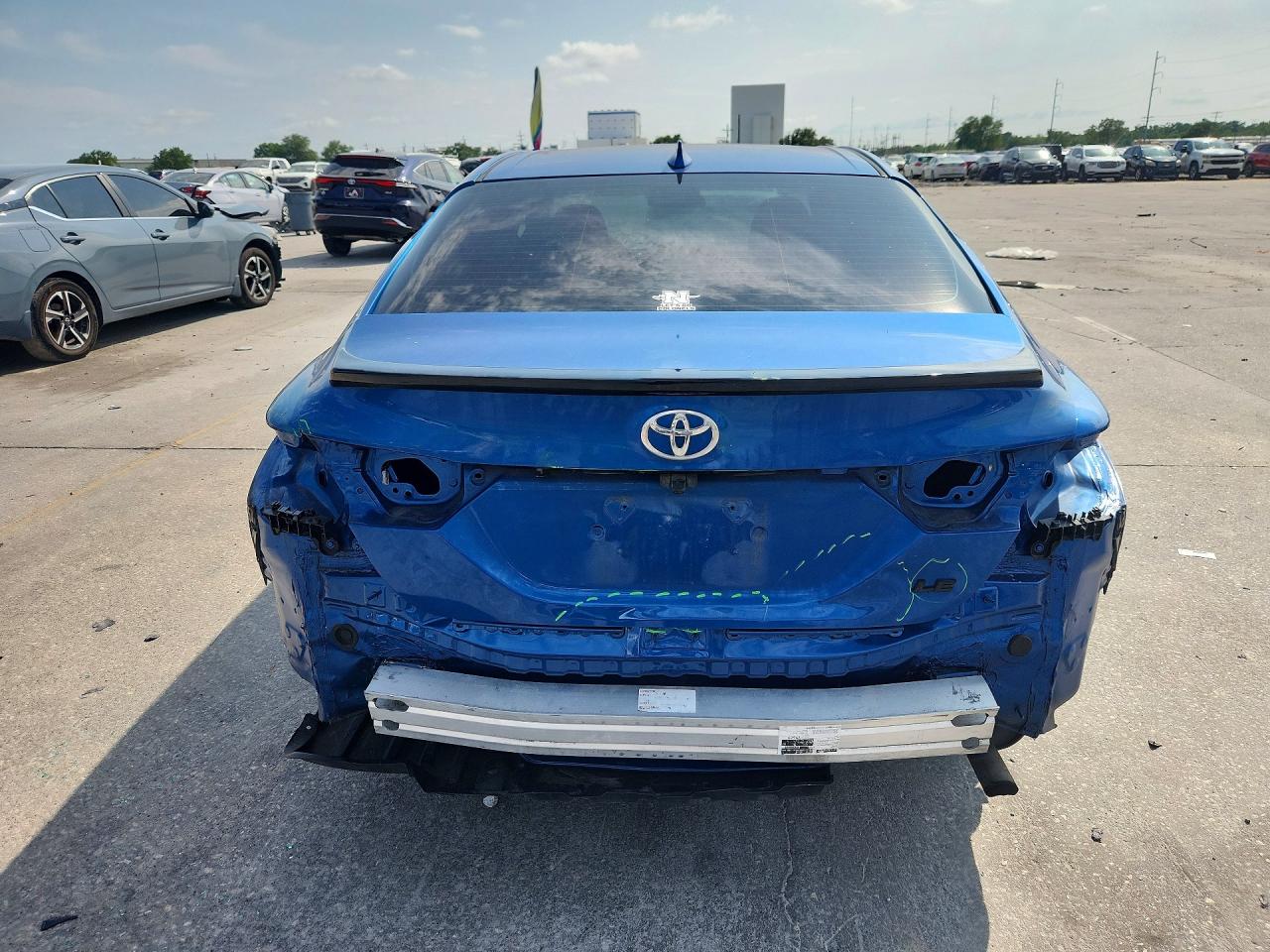 2019 TOYOTA CAMRY LE photo 11