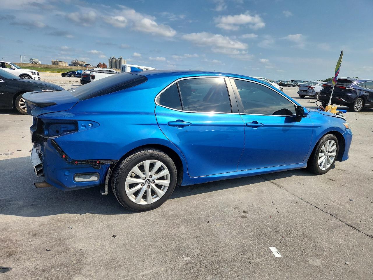 2019 TOYOTA CAMRY LE photo 5