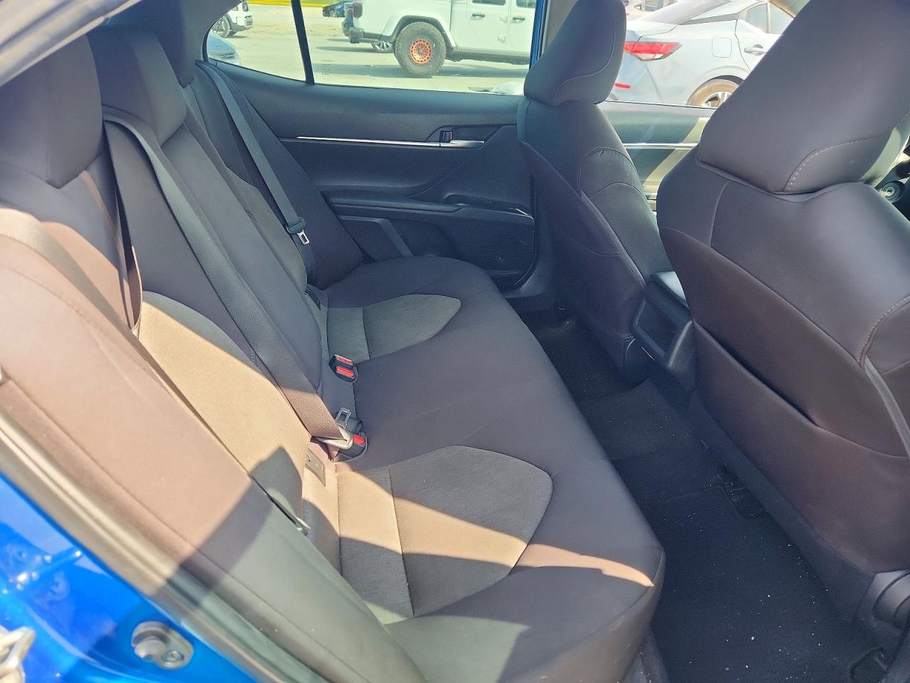 2019 TOYOTA CAMRY LE photo 19