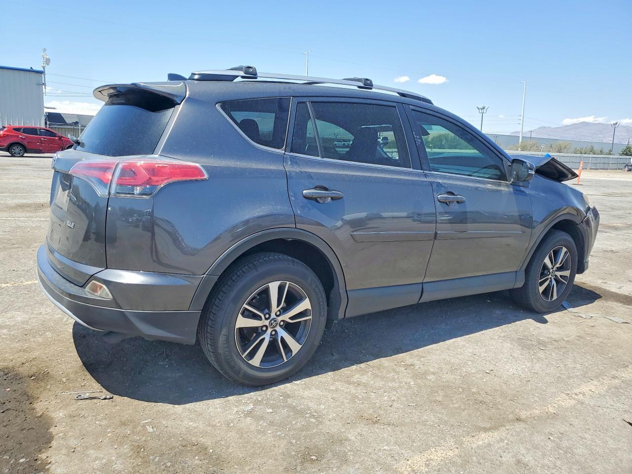 2017 TOYOTA RAV4 XLE photo 5