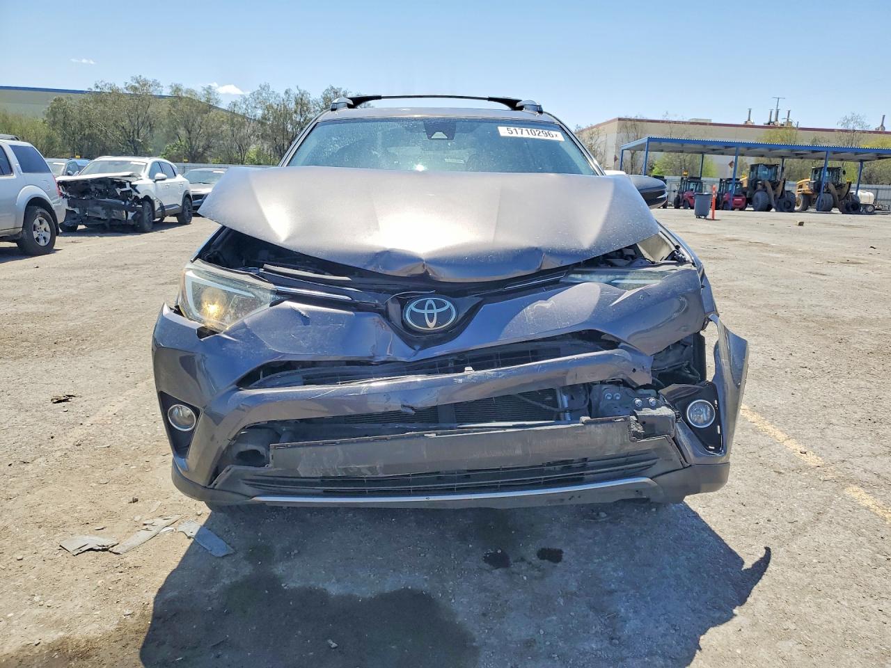 2017 TOYOTA RAV4 XLE photo 9