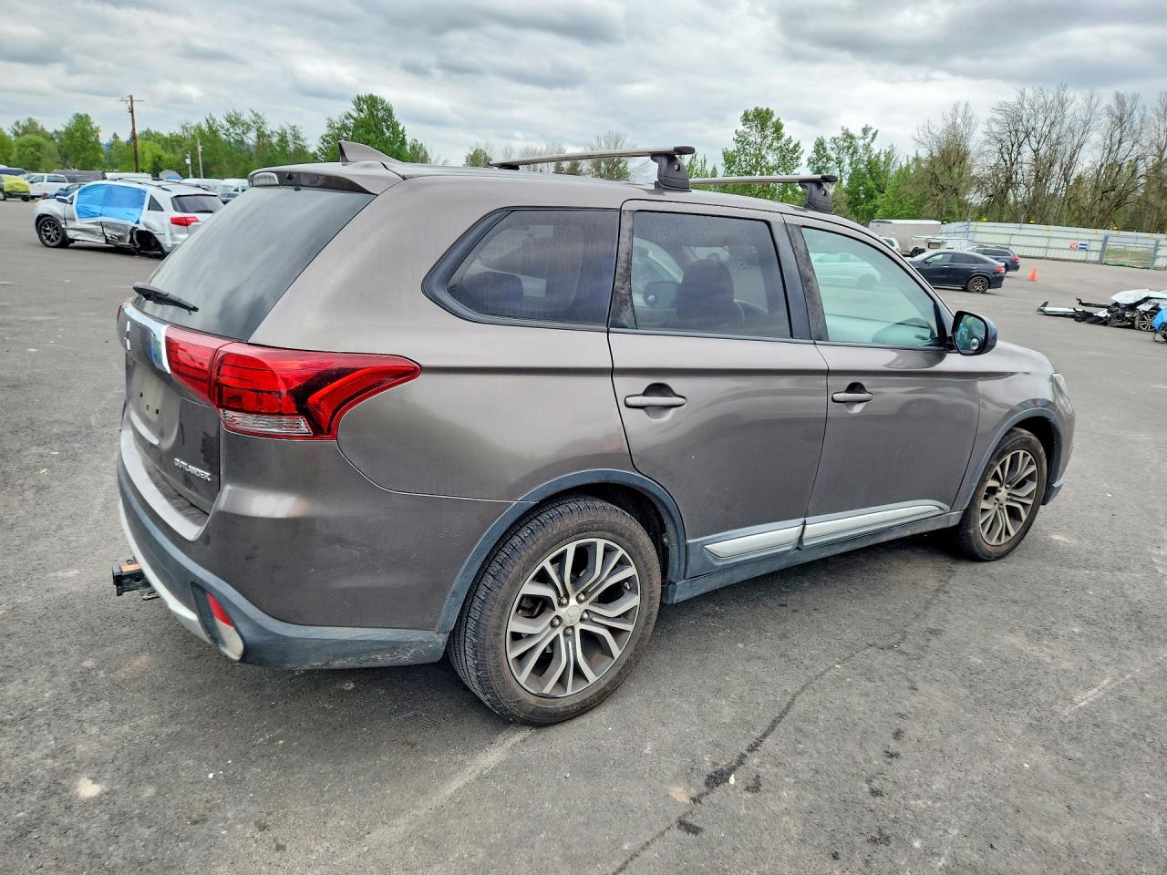 2017 MITSUBISHI OUTLANDER ES photo 5