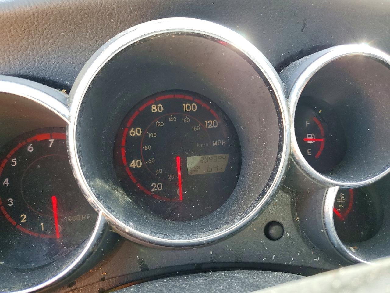 2004 TOYOTA COROLLA MATRIX XR photo 17