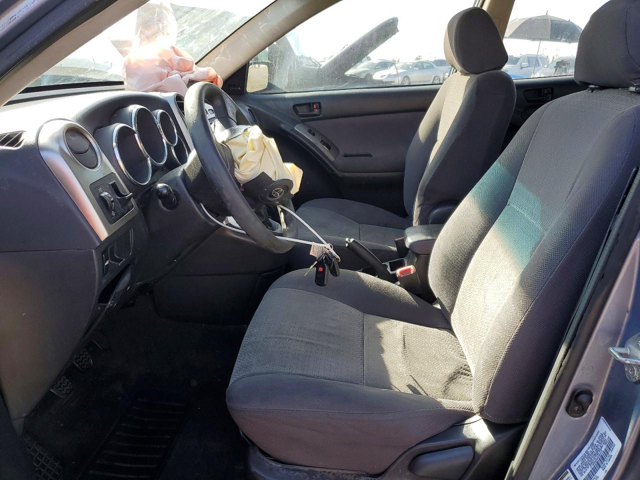 2004 TOYOTA COROLLA MATRIX XR photo 13