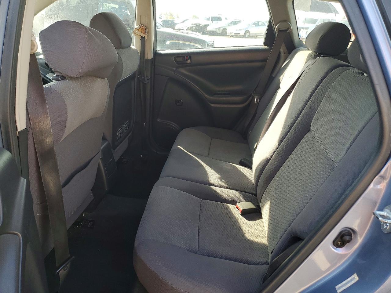 2004 TOYOTA COROLLA MATRIX XR photo 19