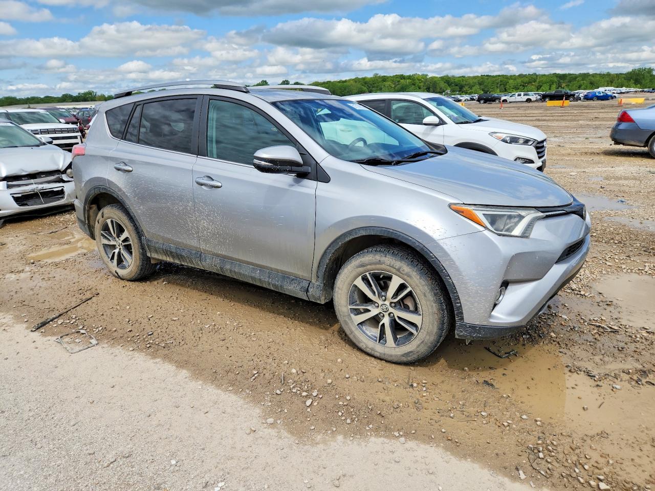 2017 TOYOTA RAV4 XLE photo 10