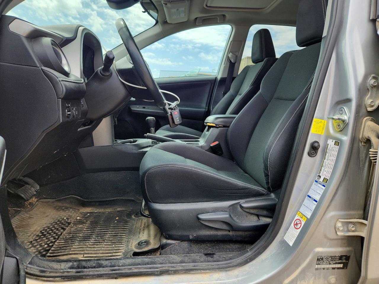 2017 TOYOTA RAV4 XLE photo 19