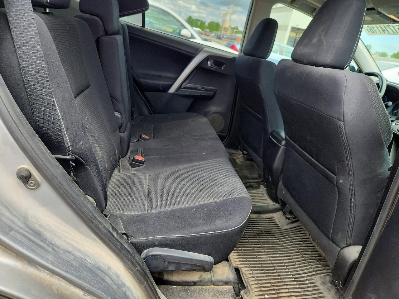 2017 TOYOTA RAV4 XLE photo 31