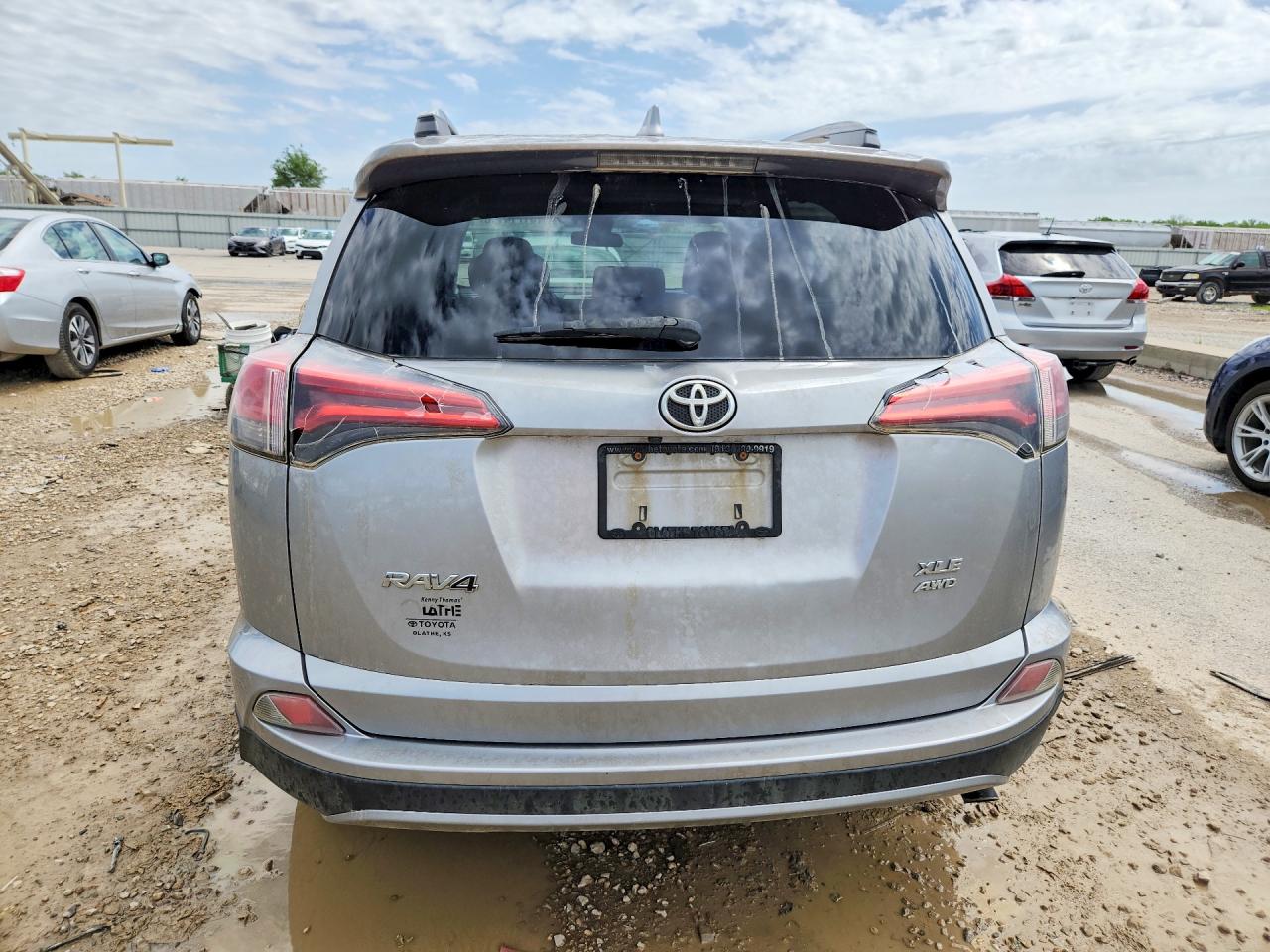 2017 TOYOTA RAV4 XLE photo 16