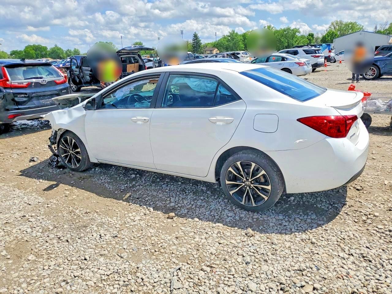 2019 TOYOTA COROLLA SE photo 2