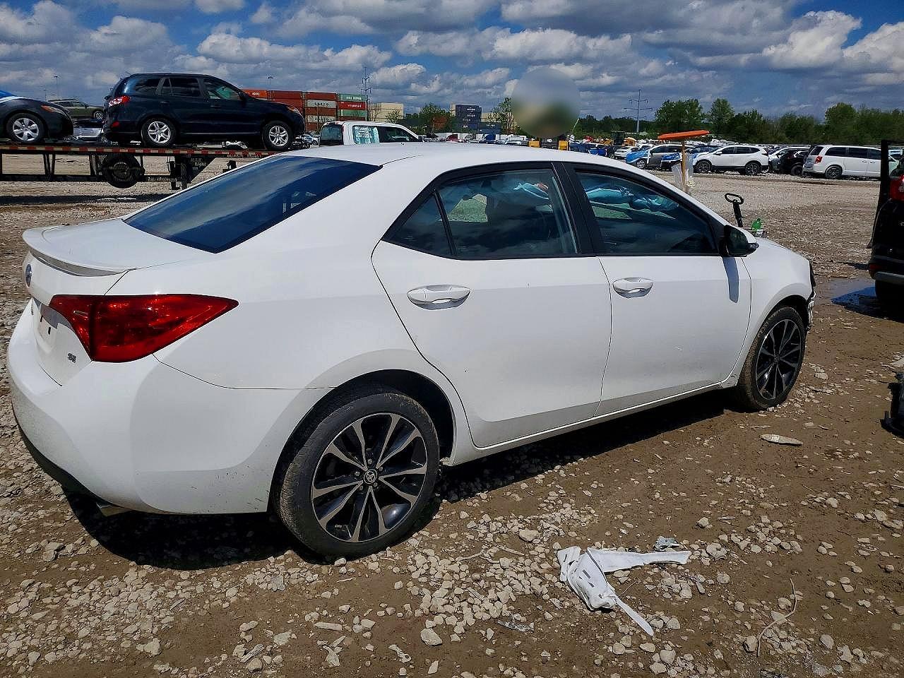 2019 TOYOTA COROLLA SE photo 3