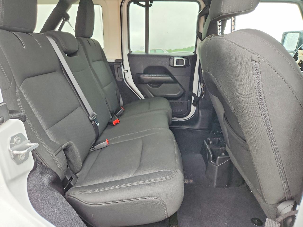 2019 JEEP WRANGLER UNLIMITED SAHARA photo 31