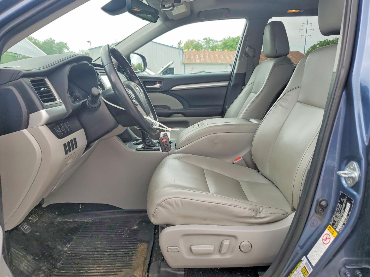 2019 TOYOTA HIGHLANDER photo 13