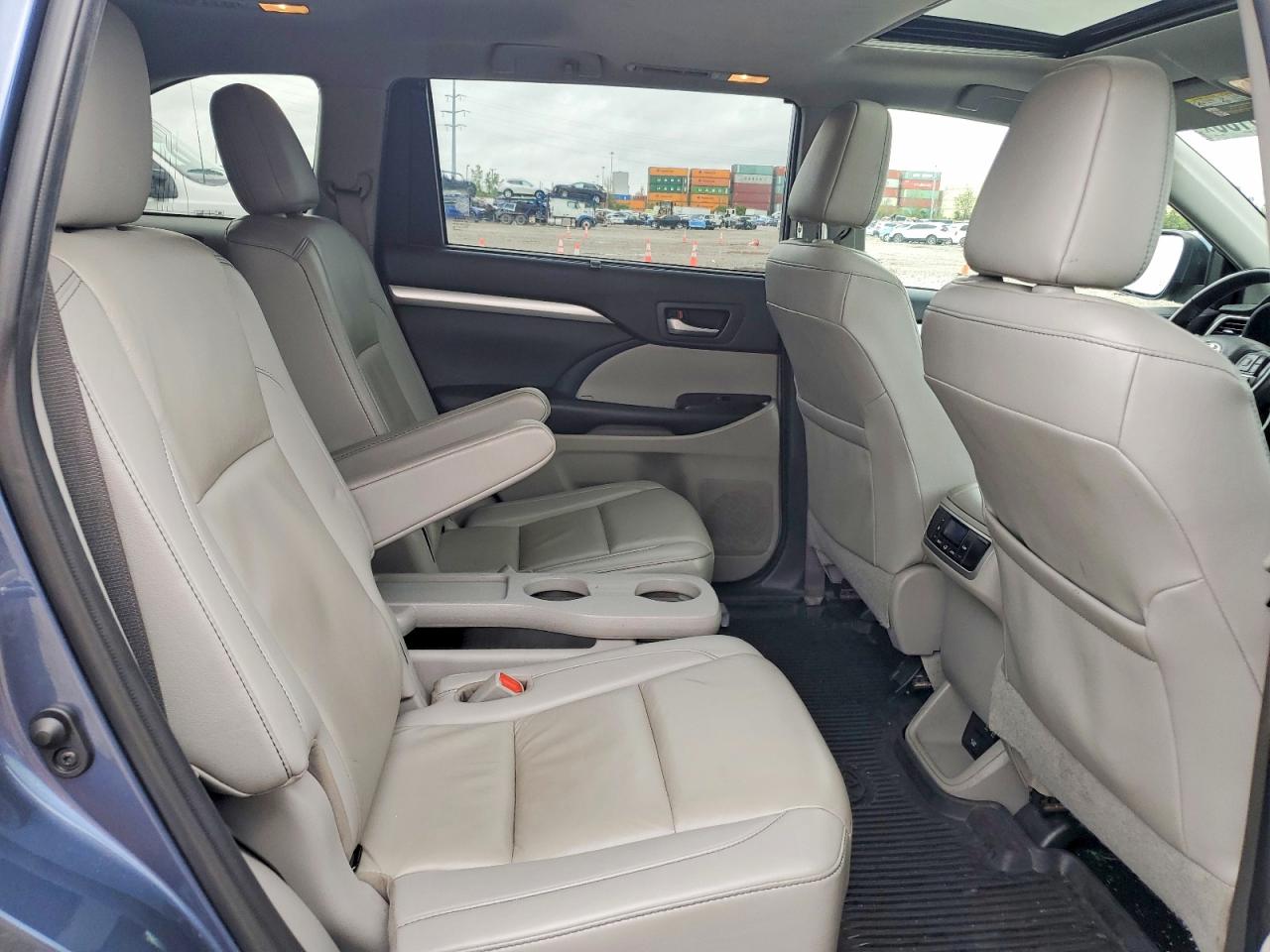 2019 TOYOTA HIGHLANDER photo 21