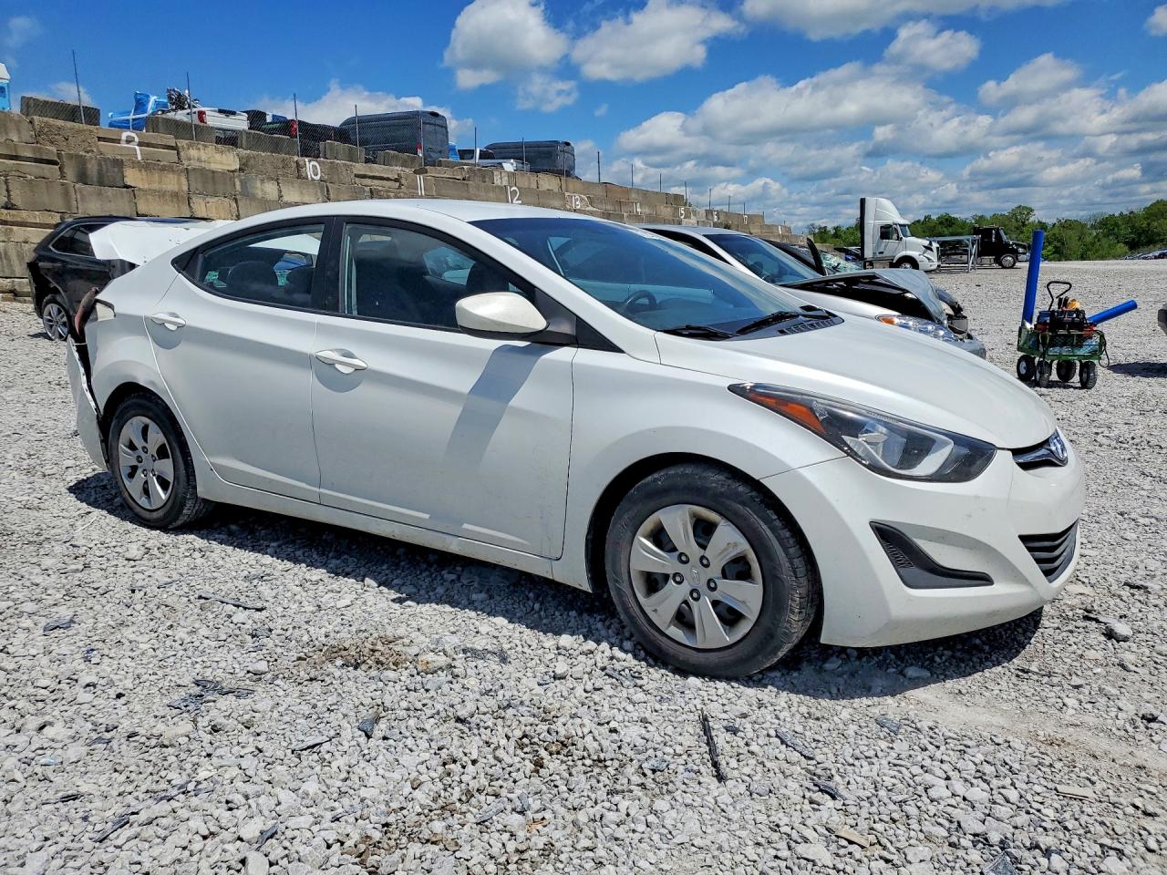 2016 HYUNDAI ELANTRA SE photo 4
