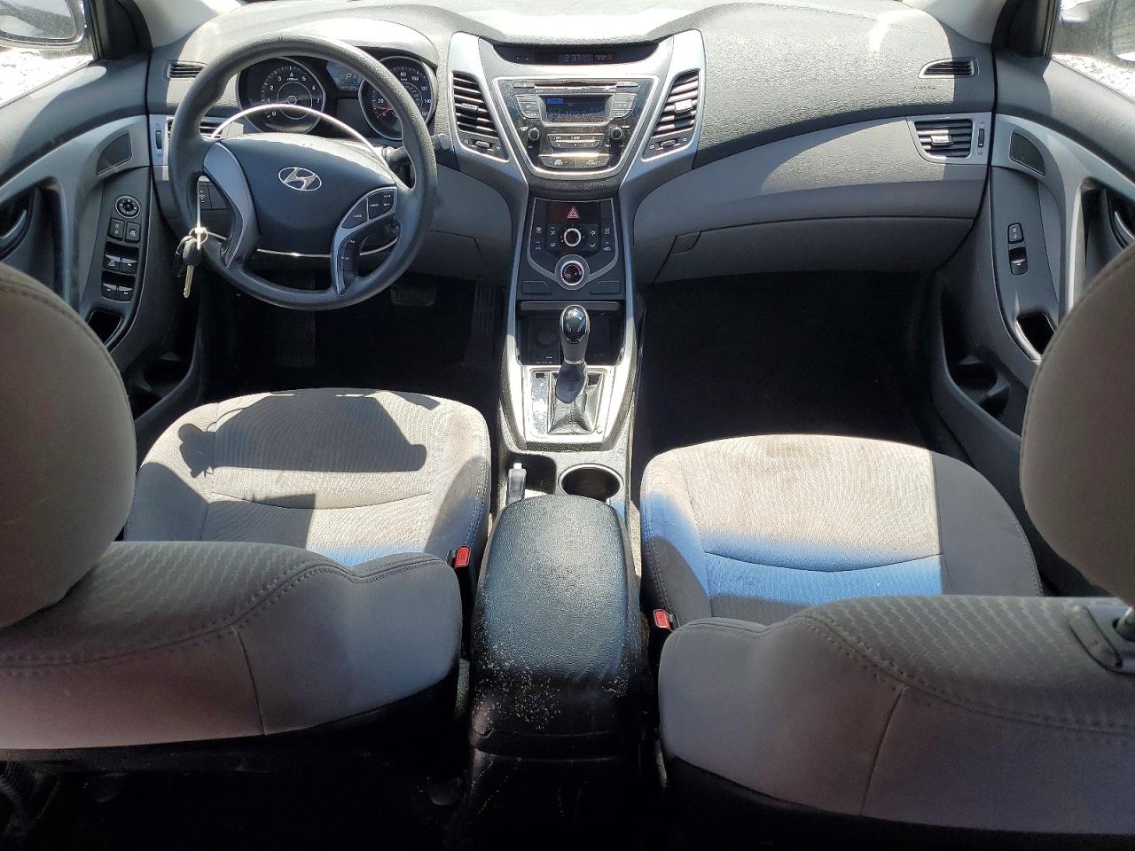 2016 HYUNDAI ELANTRA SE photo 8