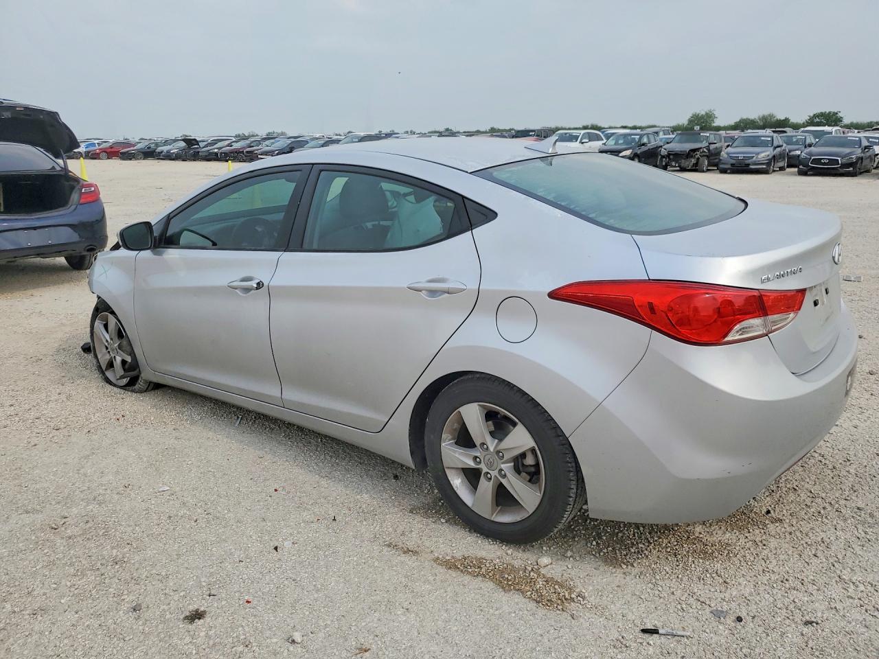 2013 HYUNDAI ELANTRA GLS photo 3