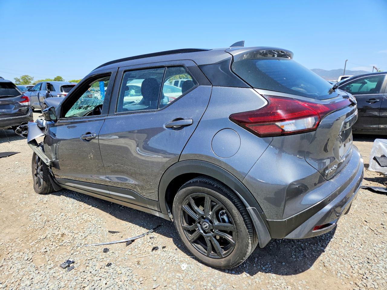 2023 NISSAN KICKS SR photo 3