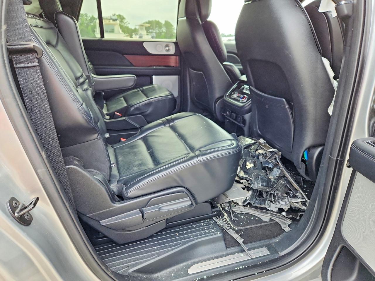 2020 LINCOLN NAVIGATOR L RESERVE photo 21