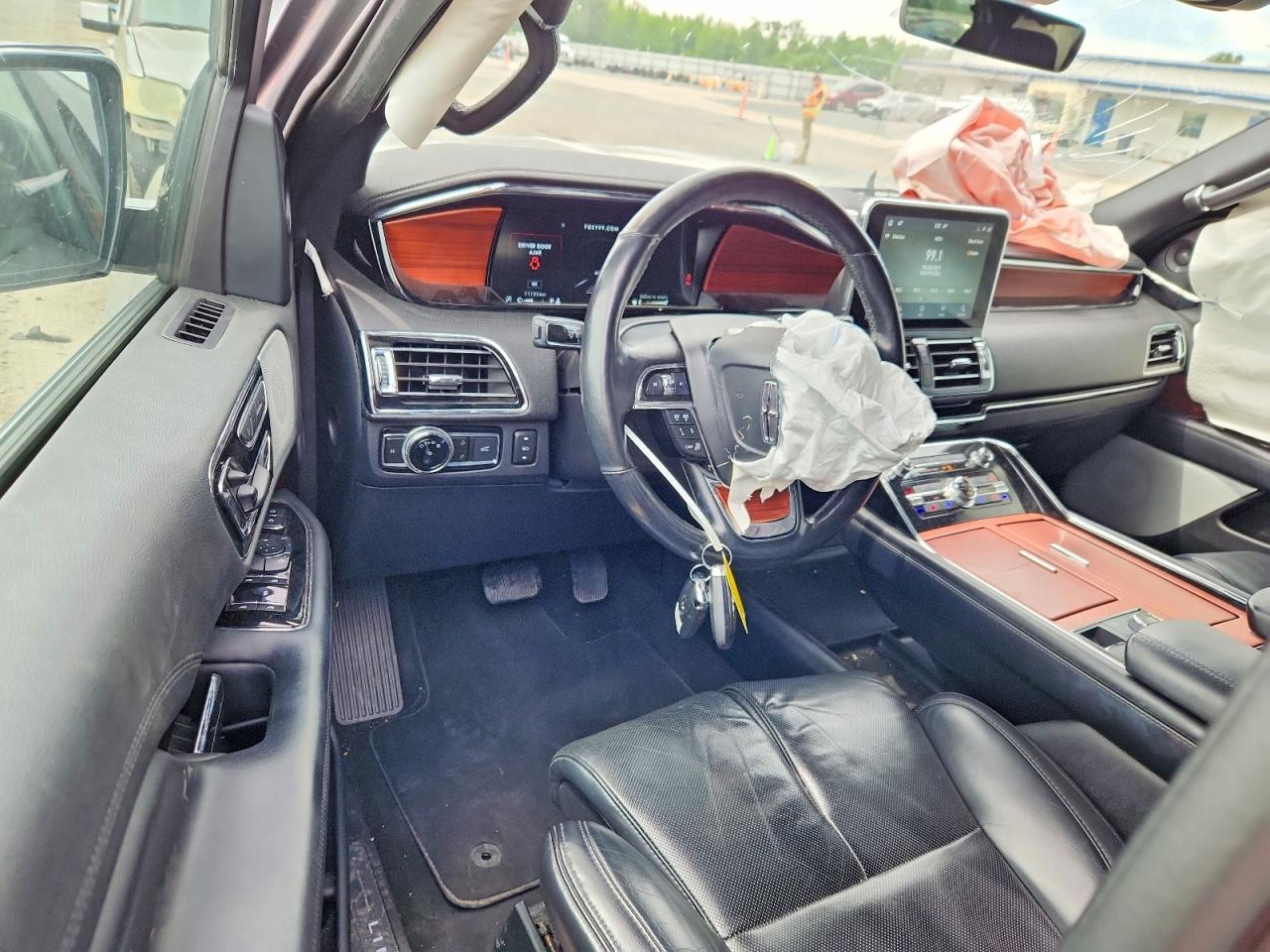 2020 LINCOLN NAVIGATOR L RESERVE photo 15
