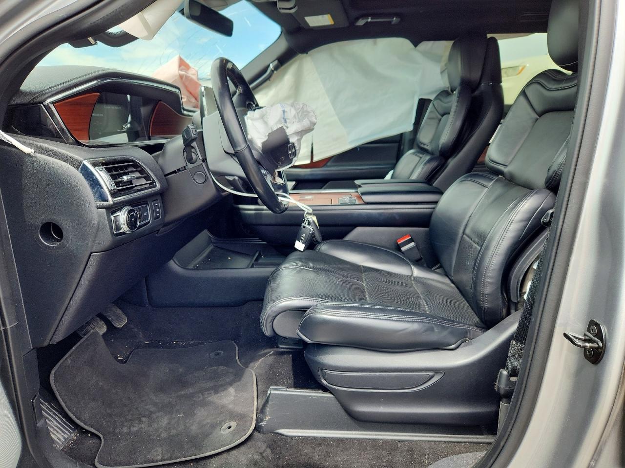 2020 LINCOLN NAVIGATOR L RESERVE photo 13