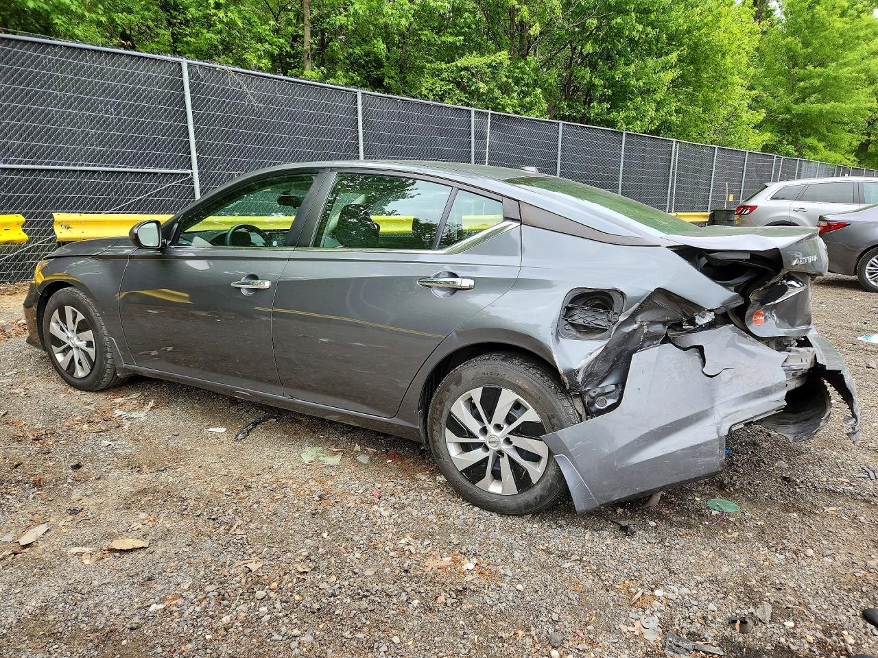 2019 NISSAN ALTIMA S photo 2