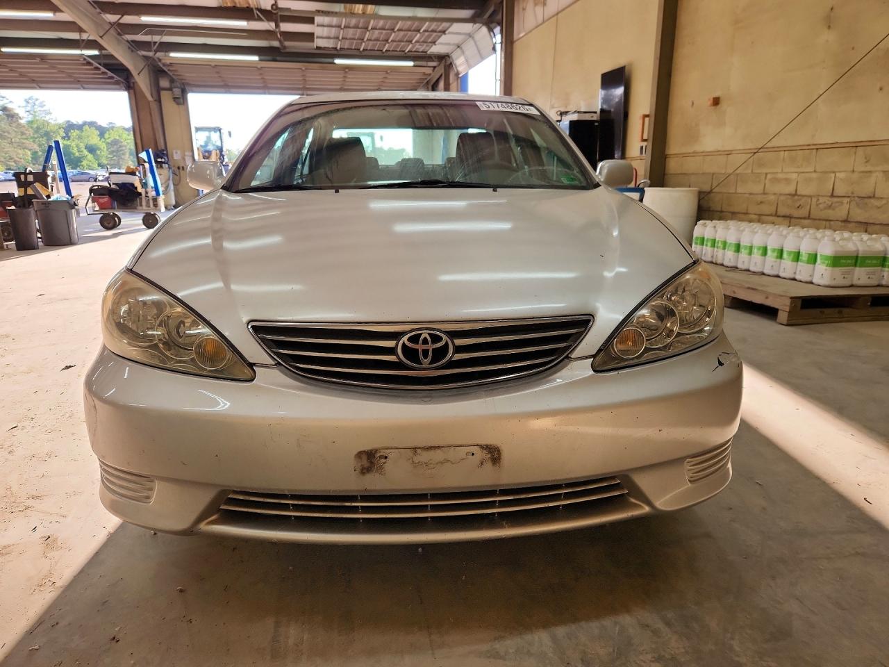2005 TOYOTA CAMRY LE photo 9