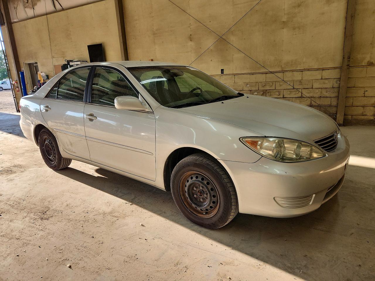 2005 TOYOTA CAMRY LE photo 7