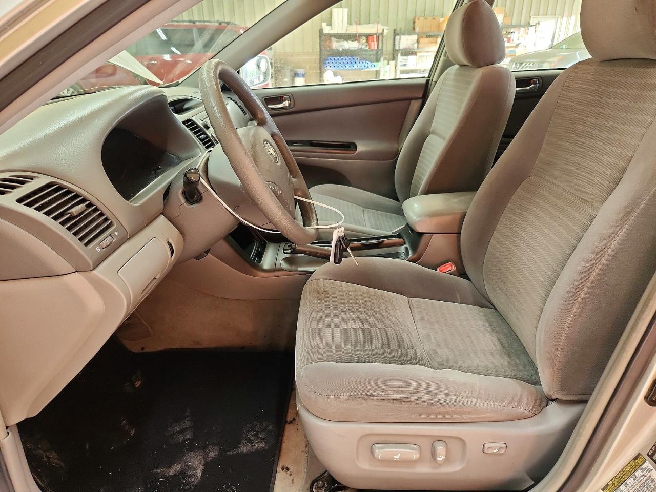 2005 TOYOTA CAMRY LE photo 13