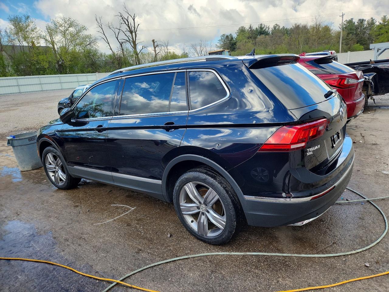 2021 VOLKSWAGEN TIGUAN SE photo 3