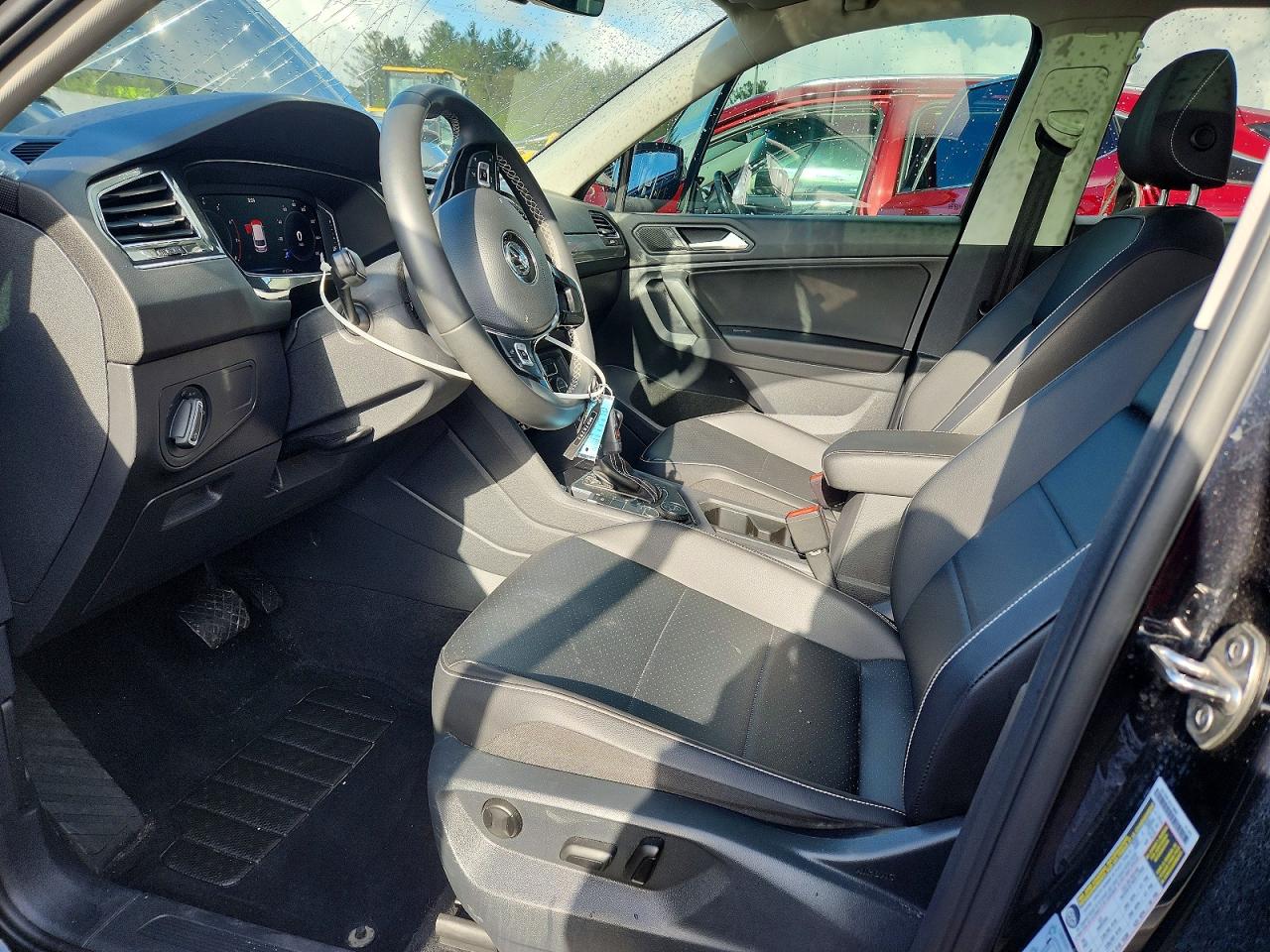 2021 VOLKSWAGEN TIGUAN SE photo 13