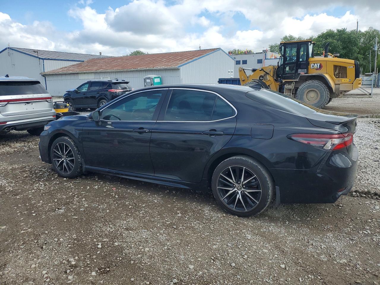 2022 TOYOTA CAMRY SE photo 3