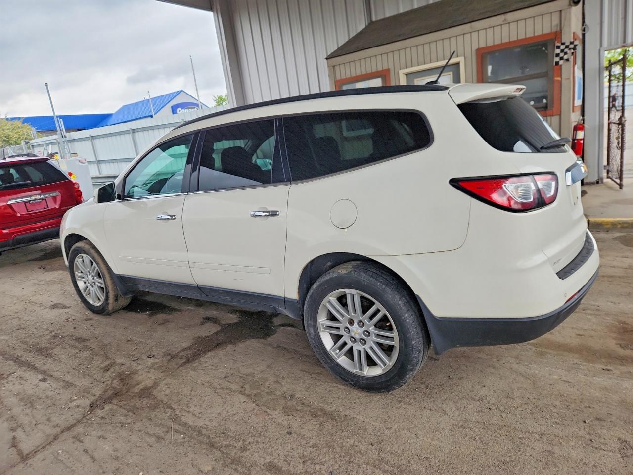 2014 CHEVROLET TRAVERSE LT photo 4