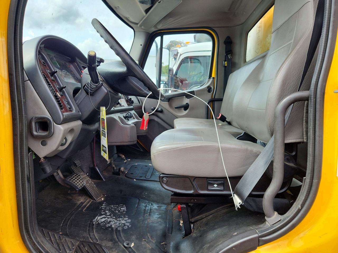 2018 FREIGHTLINER M2 106 MEDIUM DUTY photo 19