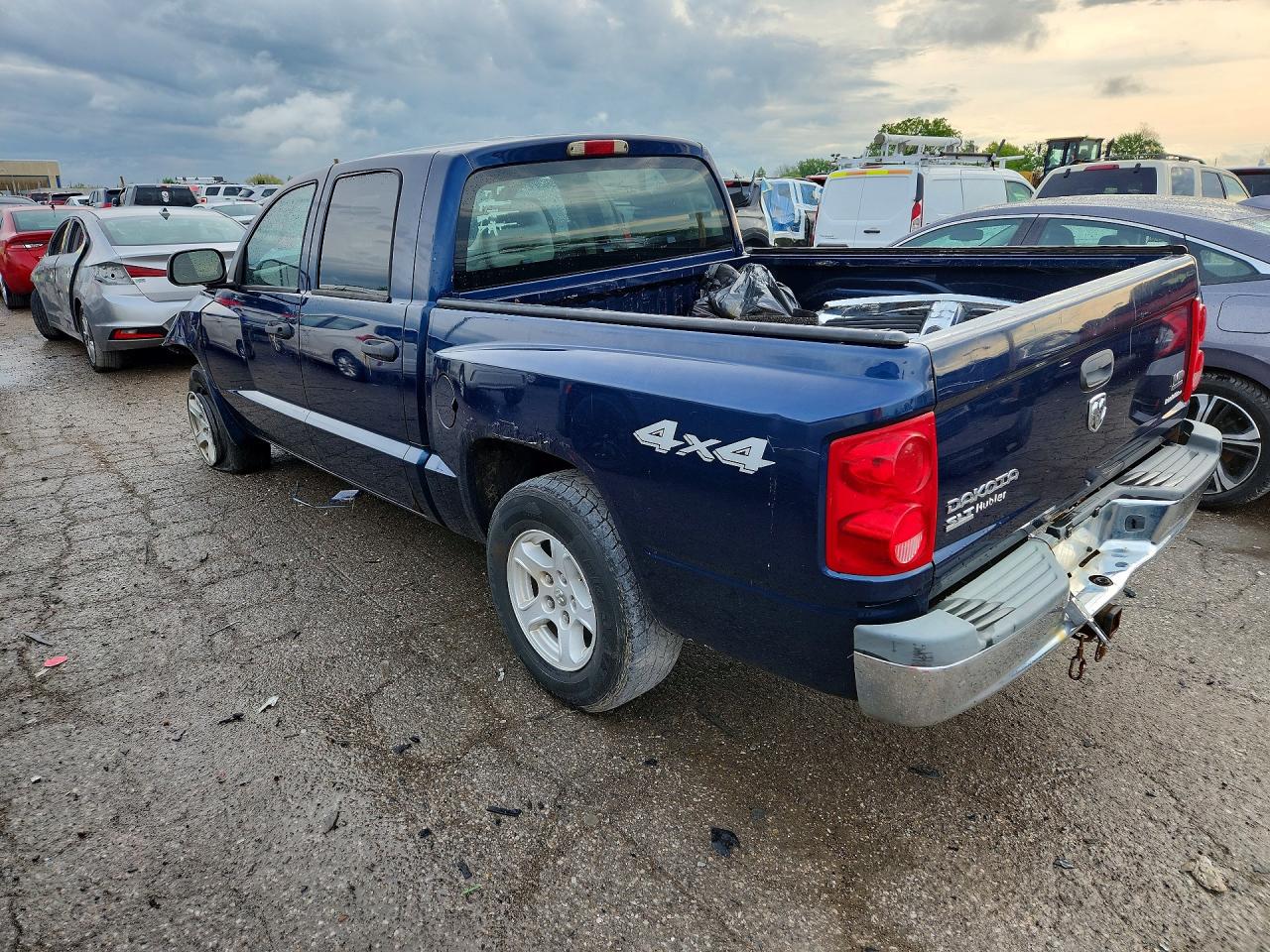 2005 DODGE DAKOTA QUAD SLT photo 3
