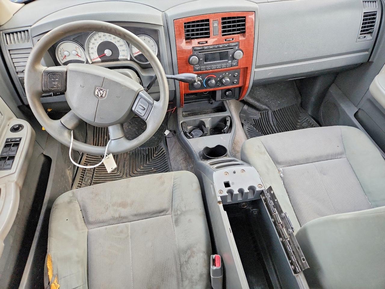 2005 DODGE DAKOTA QUAD SLT photo 15