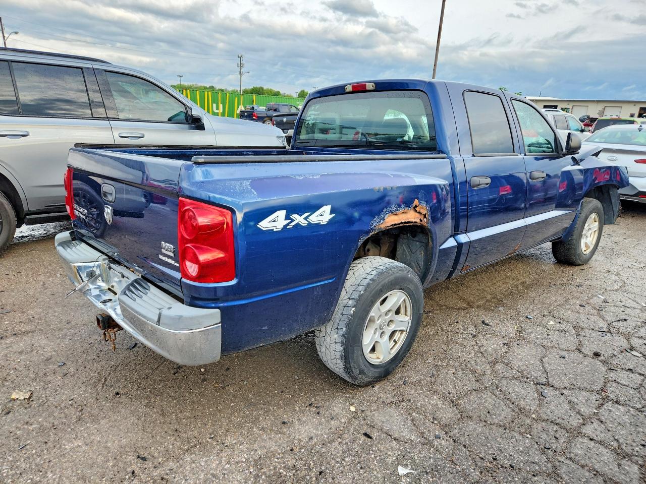2005 DODGE DAKOTA QUAD SLT photo 5