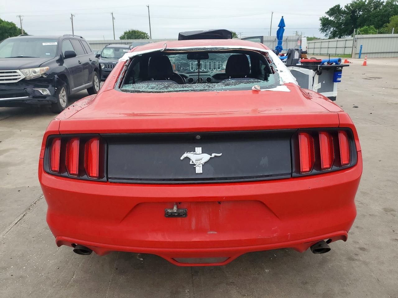 2017 FORD MUSTANG photo 16
