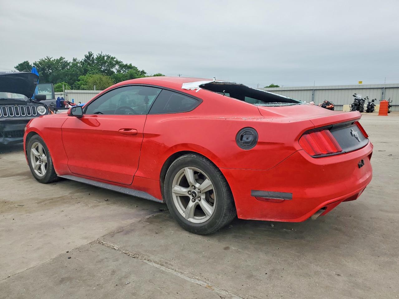 2017 FORD MUSTANG photo 4