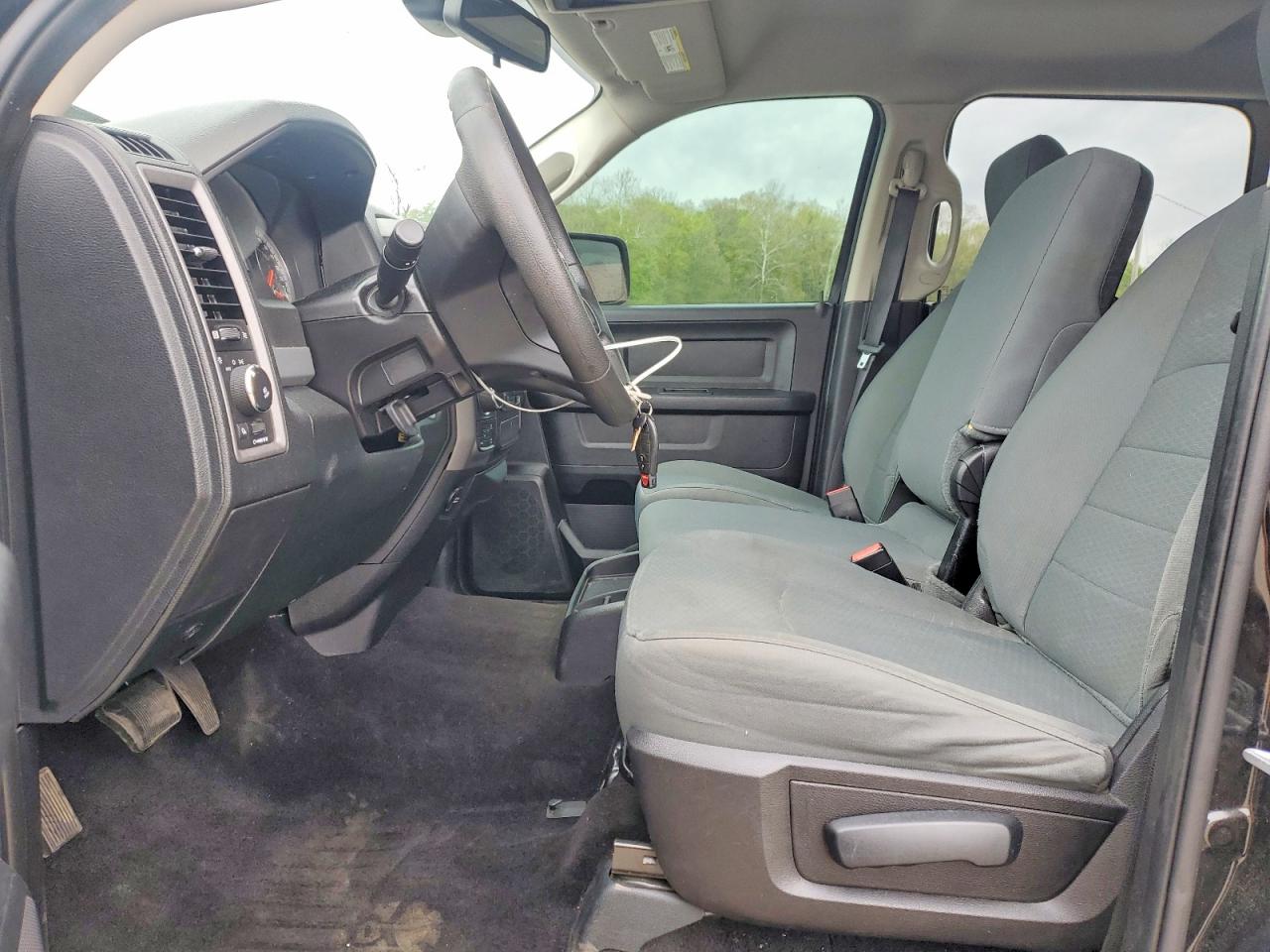 2016 RAM 1500 ST photo 19